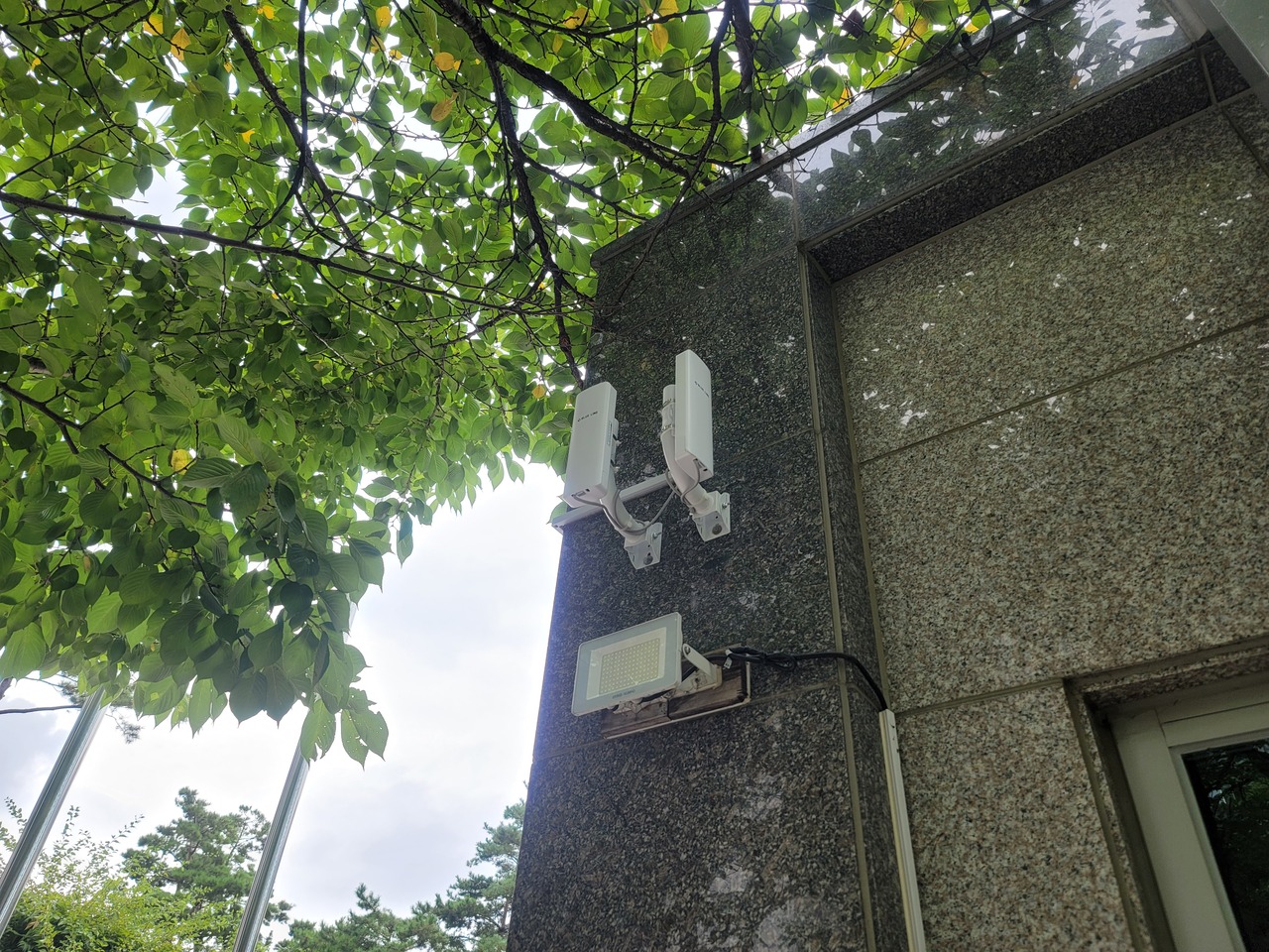 서울 모 아파트내 분리수거장 무선AP를 이용한 CCTV카메라 설치